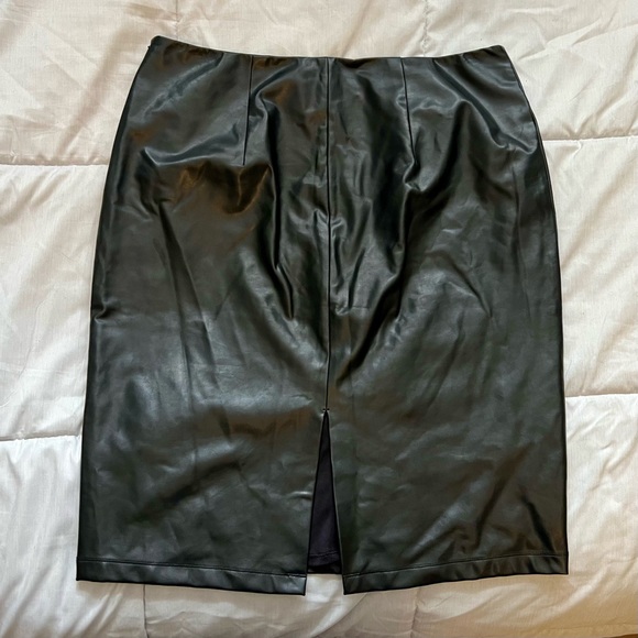 - NWOT Vegan Leather Pencil Skirt XL - Picture 3 of 8